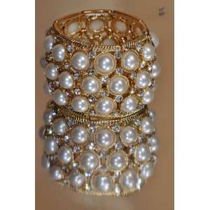  Goldtone / Acrylic Pearl /Stretch Bracelet Costume Jewelry 