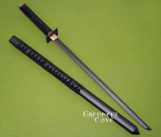This sword / katana features a sharp black steel blade. The handle 