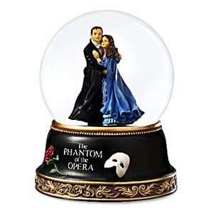  Phantom of the Opera   Christine and Raoul water globe 