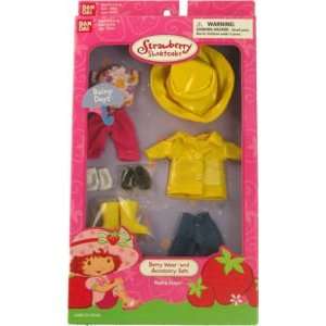   Shortcake Rainy Days Berry Wear and Accessory Set Toys & Games