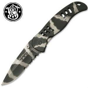    Smith and Wesson Folding Knife HRT Combat