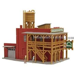  Model Power N Scale Railroad Hotel Built Up Building Toys 