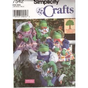   Pattern makes 30 Frog Family Dolls and Clothes Arts, Crafts & Sewing
