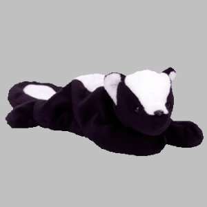  STINKY THE SKUNK RETIRED   BEANIE BABIES Toys & Games