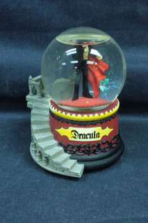 UNIVERSAL STUDIOS DRACULA MUSICAL SNOW GLOBE (WORKS)  