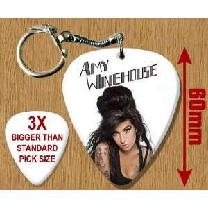  Amy Winehouse BIG Guitar Pick Keyring Musical Instruments