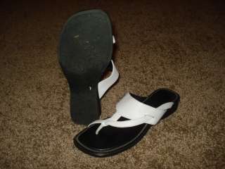 NICE Clarks womens black and white leather strappy sandals 6 M 6M 