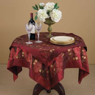 This beautiful tablecloth features a gold printed and glittery design 