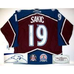  Joe Sakic Signed Jersey   96 & 01 Cup Jsa Sports 