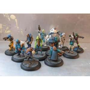  28mm Sci Fi Starport Travelers A (12) Toys & Games