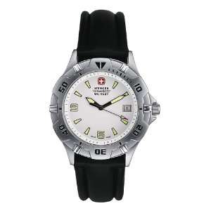  Wenger Gents White Dial Black Rubber Strap Watch Sports 