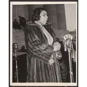   ,Lincoln Memorial,crowds,concerts,Washington DC,1939