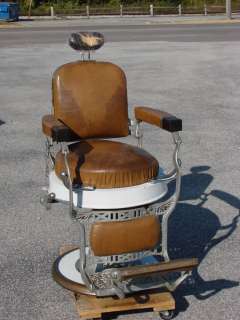 Up for sale is a Koken 1920s Barber Chair. The chairs hydraulics 