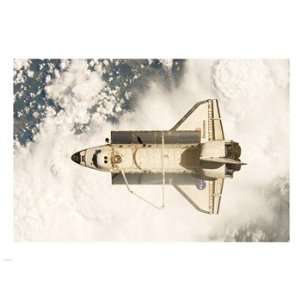  View of the Space Shuttle Discovery Poster (24.00 x 18.00 