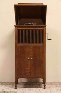 Wind Up Antique 1915 Oak Phonograph Record Player  