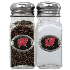  Wisconsin Badgers Salt and Pepper Shakers   Set of 2 