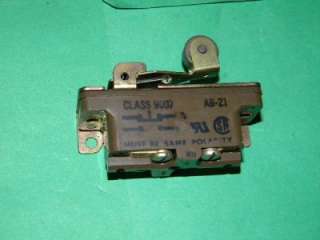 Square D SQ D 9007 AB21 Snap Switch With Roller Lever  