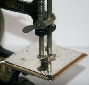   Hand Crank Sewing Machine Iron Childs Toy 20 Sewhandy Kid  