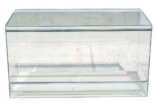 Terrarium besteht aus einem 5mm Floate Glass mit zwei Lüftungs 