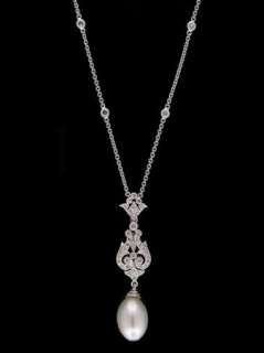 PEARL AND DIAMOND ANTIQUE STYLE 18K GOLD PENDANT  