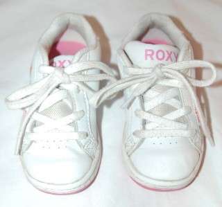 Roxy Girls Sneakers, White, Size 8. Great Appliqued stitched Roxy 