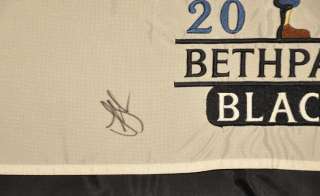 2009 US Open Logo golf flag signed by winner, Lucas Glover.