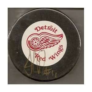  Shawn Burr Detroit Red Wings Signed Puck 