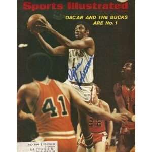 Oscar Robertson (CINCINNATI) autographed Sports Illustrated Magazine