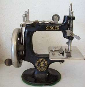 Singer Sewing Machine No. 20 Childs Antique Toy w/Accessories Manual 