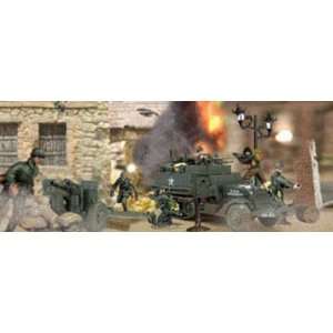   72nd Scale U.S. M3A1 Half Track with 105mm Howitzer Toys & Games
