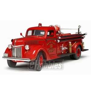  1/18 46 Ford Fire Truck, Red Toys & Games